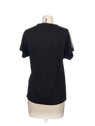 m Beden ipekyol T-shirt %70 İndirimli.
