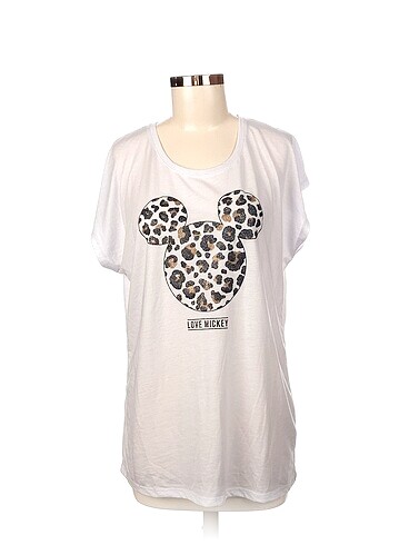 Diğer T-shirt %70 İndirimli.