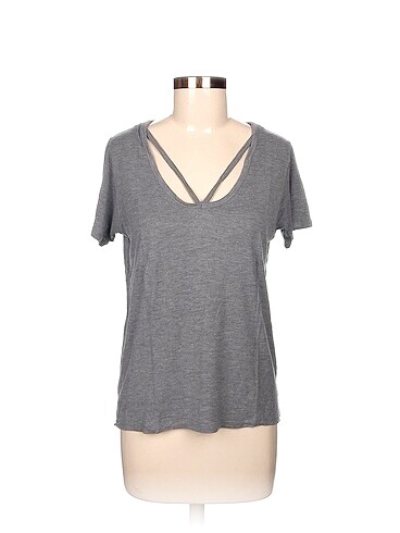Diğer T-shirt %70 İndirimli.