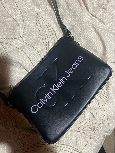 Calvin Klein Temiz durumda