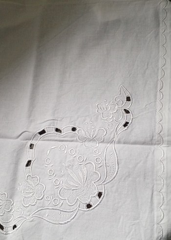 Nakışlı Beyaz Bohça Örtüsü - Görsel 2