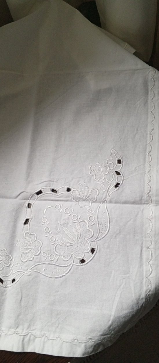 Nakışlı Beyaz Bohça Örtüsü - Görsel 2