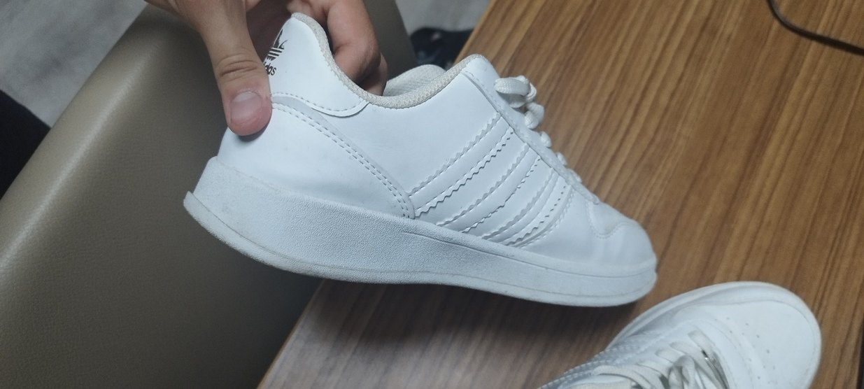 Beyaz Adidas Unisex Spor Ayakkabı - Görsel 2