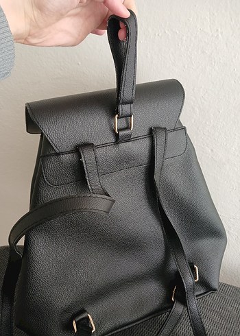 Siyah Minimalist Kadın Deri Sırt Çantası - Görsel 4