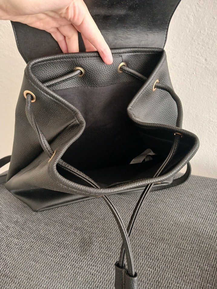 Siyah Minimalist Kadın Deri Sırt Çantası - Görsel 3