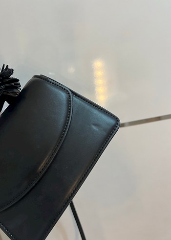 Zara Siyah Deri Kadın Çanta Çiçek Detaylı - Görsel 6