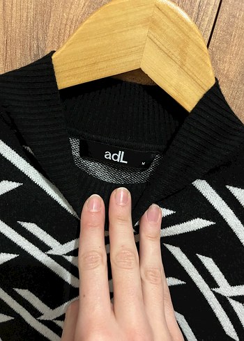 Siyah Beyaz Desenli Boğazlı Kadın Kazak - Görsel 2