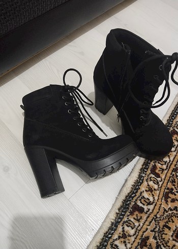 Siyah Süet Bağcıklı Kadın Dolgu Topuk Bot - Görsel 7