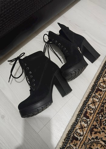 Siyah Süet Bağcıklı Kadın Dolgu Topuk Bot - Görsel 5