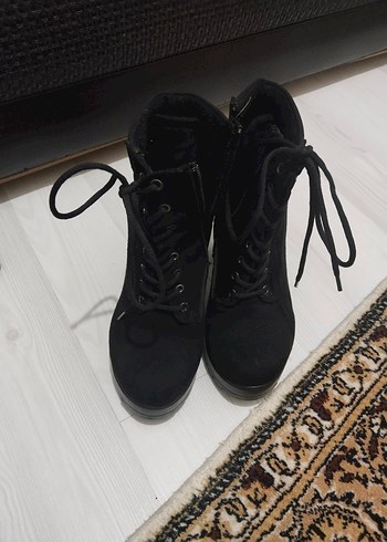 Siyah Süet Bağcıklı Kadın Dolgu Topuk Bot - Görsel 6