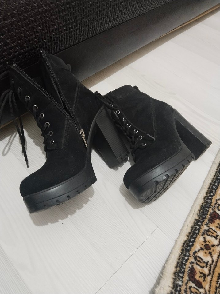 Siyah Süet Bağcıklı Kadın Dolgu Topuk Bot - Görsel 2