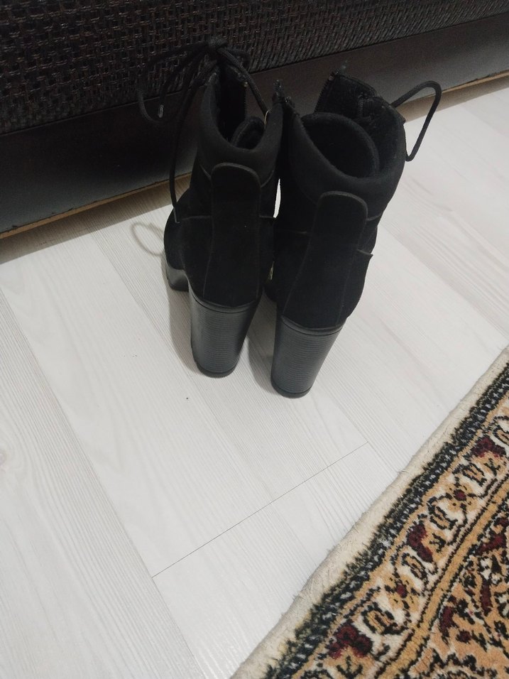 Siyah Süet Bağcıklı Kadın Dolgu Topuk Bot - Görsel 4