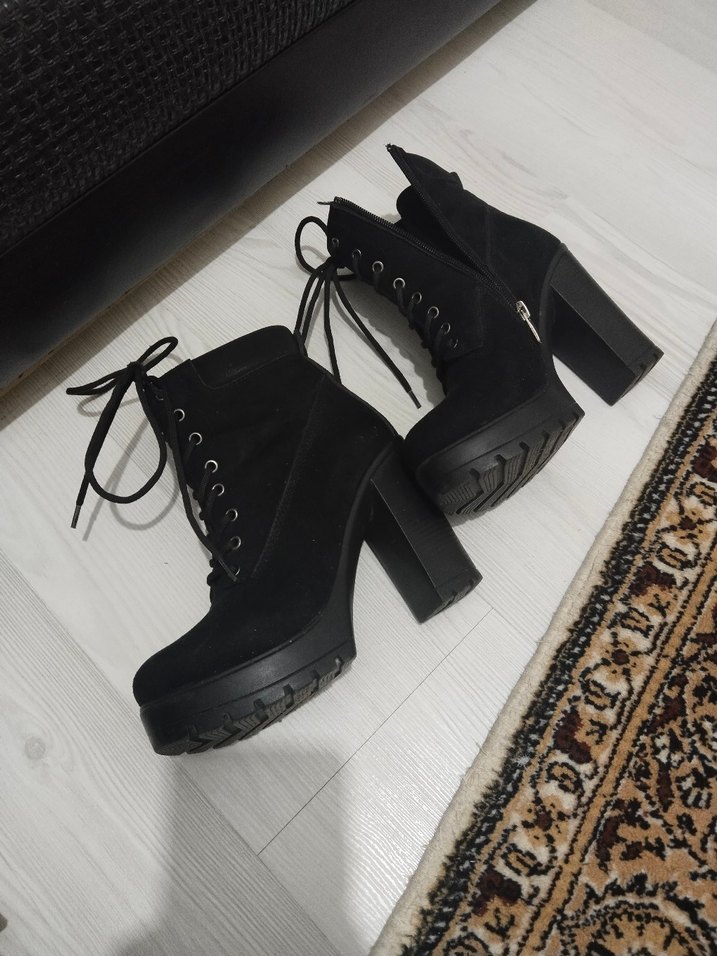 Siyah Süet Bağcıklı Kadın Dolgu Topuk Bot - Görsel 5