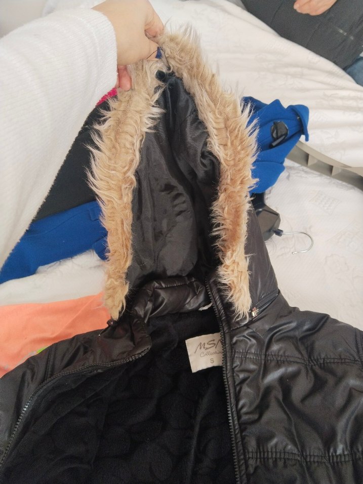 Kürk Detaylı Koyu Gri Kısa Kadın Mont - Görsel 4