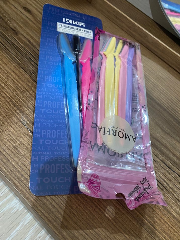 Pastel Renkli 2'li Ustura Seti ve Fırça - Görsel 2