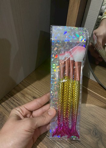 Renkli 4'lü Makyaj Fırçası Seti - Görsel 2