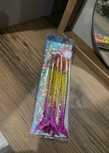 Renkli 4'lü Makyaj Fırçası Seti - Görsel 3