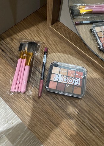 Pastel Kahverengi Göz Farı Paleti ve Fırça Seti - Görsel 2