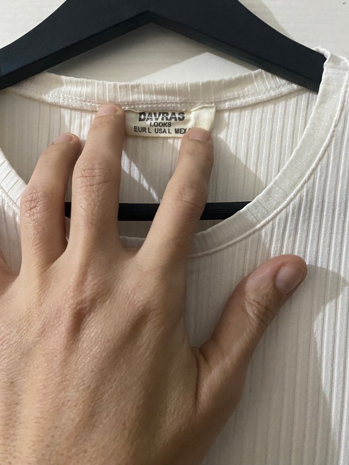 Kız Çocuk Beyaz Pamuklu Pikachu Baskılı Tişört - Görsel 3