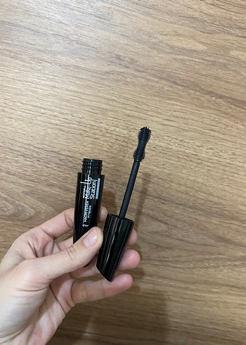 Siyah Maskara - Hacim ve Uzunluk - Görsel 2