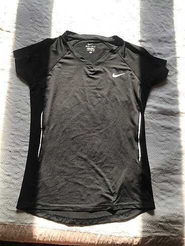 Nike Dri-Fit Spor Tişörtü