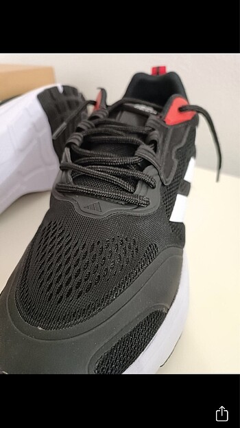 44 Beden siyah Renk Adidas spor ayakkabı 44 no siyah.