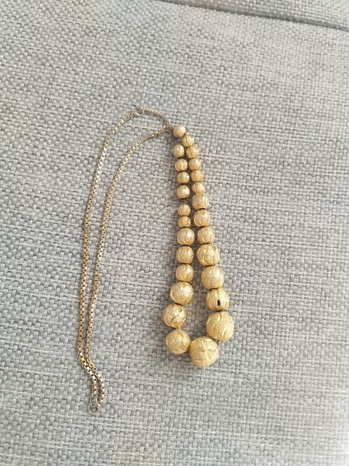 Parlak Altın Renkli Uzun Boncuklu Yılan Desenli Kolye - Görsel 2