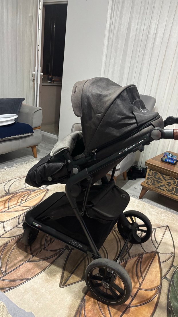 Gri ve Siyah Bebek Arabası - Görsel 2