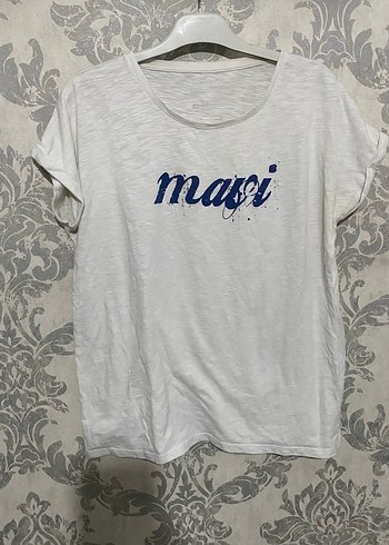 Mavi yazılı tişört