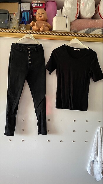 siyah skinny ve tişört