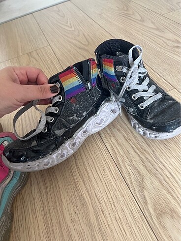 32 Beden siyah Renk Skechers kız çoçuk bot