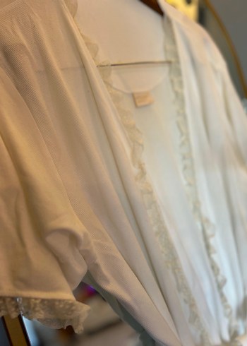 Nakış Detaylı Bohem Uzun Beyaz Kadın Sabahlık - Görsel 2