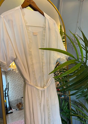 Nakış Detaylı Bohem Uzun Beyaz Kadın Sabahlık - Görsel 3