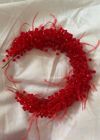 Kırmızı Boncuklu Örgü Saç Bandı - Görsel 2