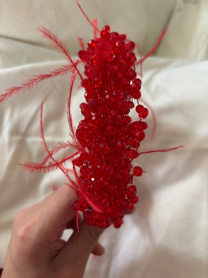 Kırmızı Boncuklu Örgü Saç Bandı - Görsel 3