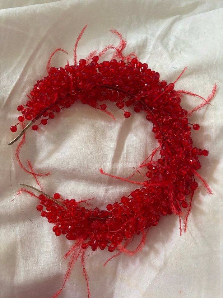 Kırmızı Boncuklu Örgü Saç Bandı - Görsel 2