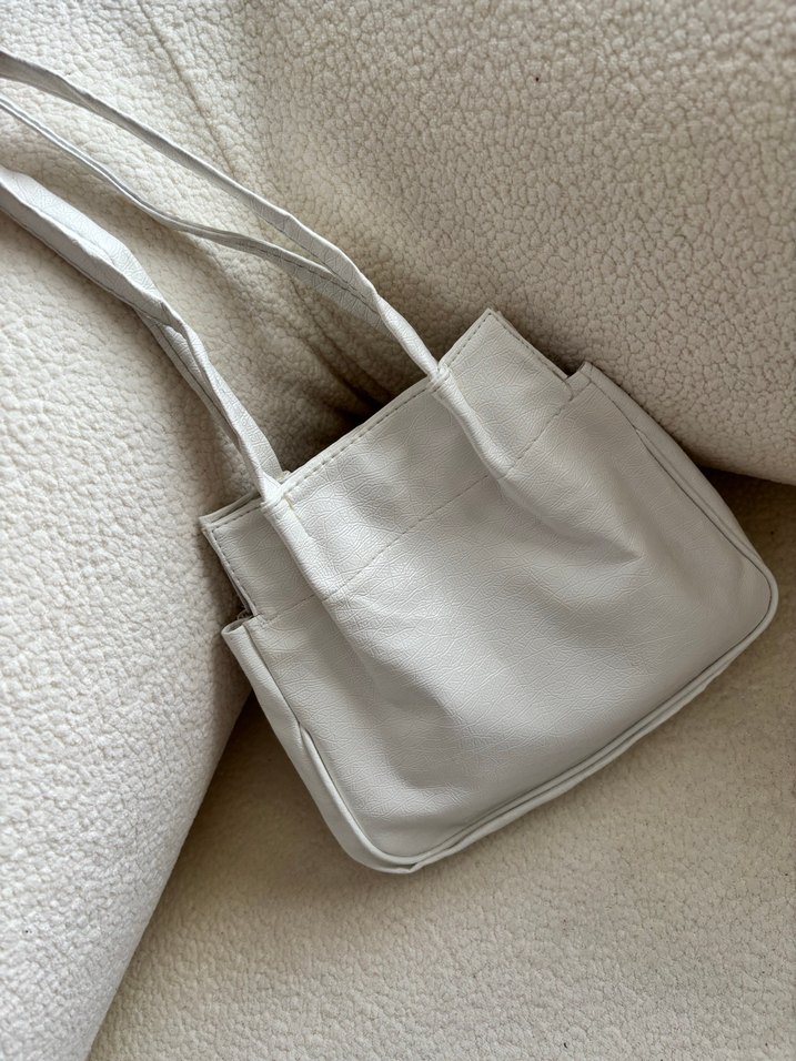 Minimalist Beyaz Deri Fermuarlı Kadın Çantası - Görsel 3