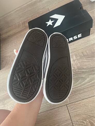 25 Beden mor Renk Converse Ayakkabı