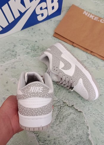 40 Beden beyaz Renk Nike SB Gri Beyaz Yılan Desenli Kadın Spor Ayakkabı