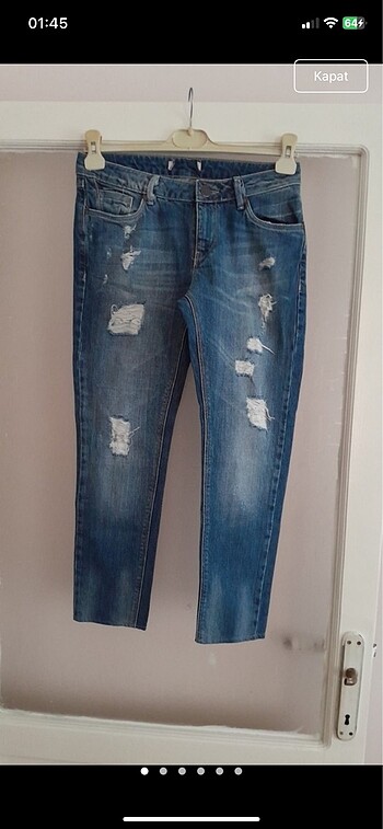 Kadın mavi yırtık denim pantolon