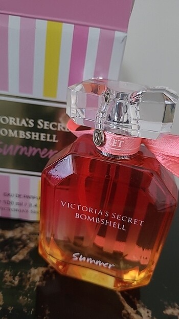 Victoria Secret bombshell