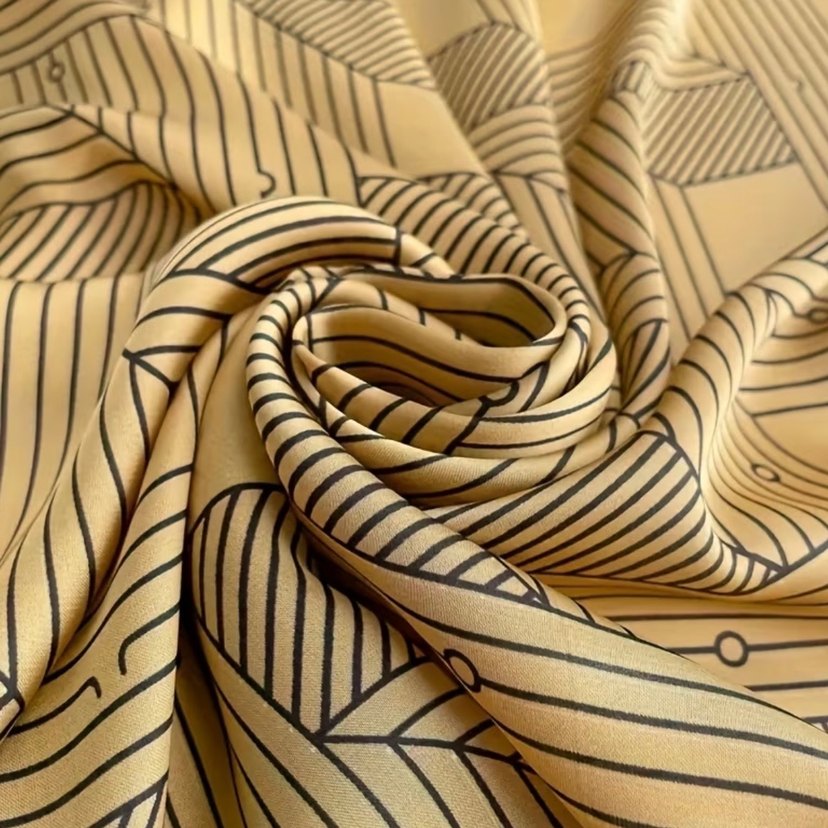 Koyu Sarı Siyah Şeritli İpeksi fular - Görsel 5