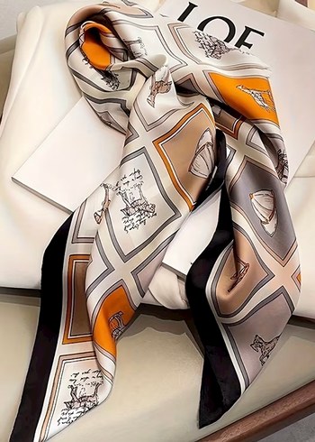 Hermes muadili siyah kenarlı Fular - Görsel 3