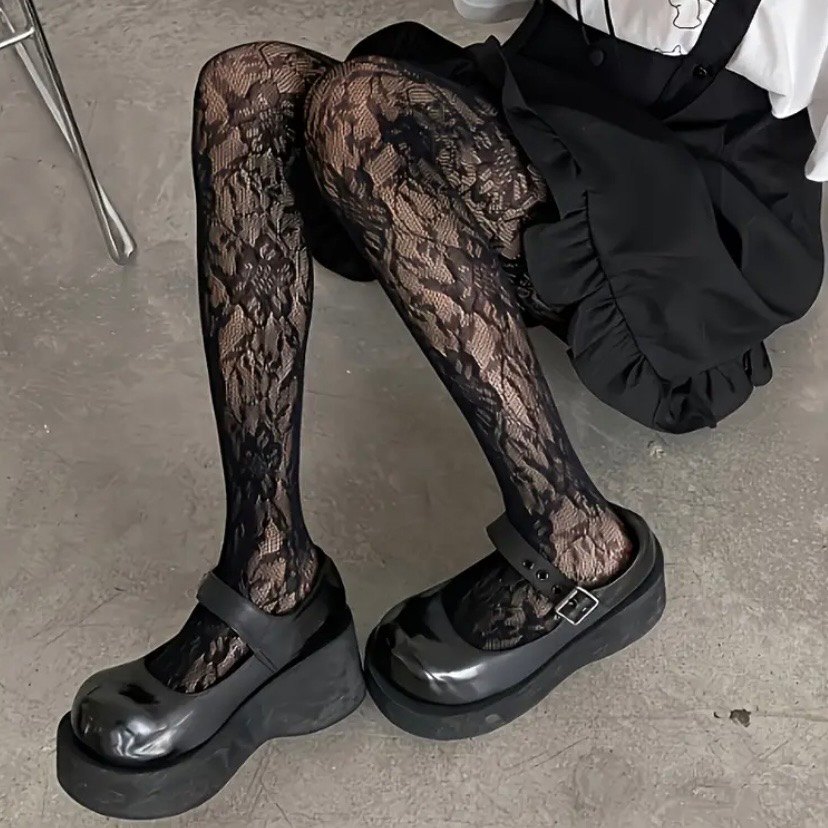 Dantel Detaylı Siyah Gothic Çorap - Görsel 4