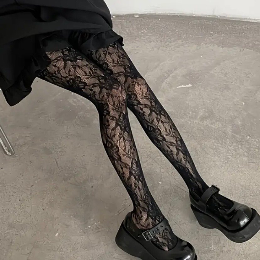 Dantel Detaylı Siyah Gothic Çorap - Görsel 2