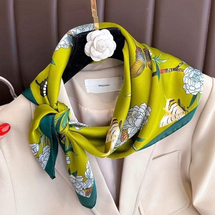 Yeşil çiçek desenli ipeksi Fular - Görsel 2