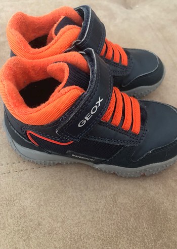 24 Beden Erkek Çocuk Geox marka waterproof bot