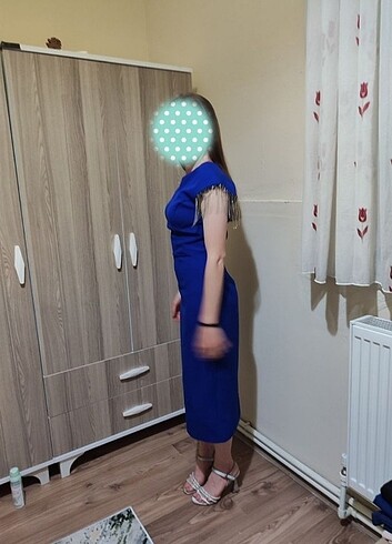 Diğer Mavi abiye elbise kolu zincir detaylı