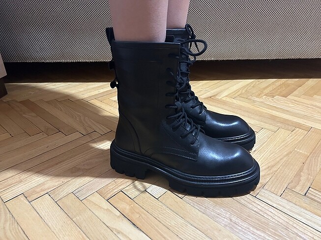 Nine West Nine West Bot