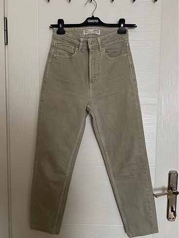 Stradivarius mom jean